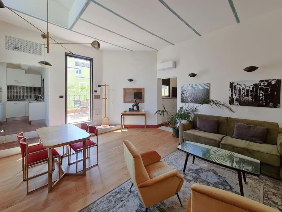 Boutique Penthouse With Terrace, Spanish Steps ローマ エクステリア 写真